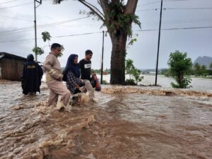 Seteluk Dilanda Banjir, Dipicu Curah Hujan Tinggi