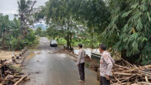 Polsek Praya Barat Daya Himbau Warga yang Bermukim Ditepi Sungai Untuk Waspada