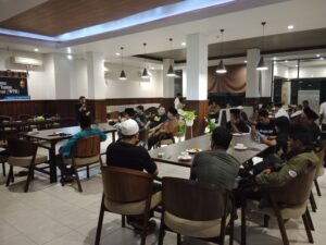 Pojok NTB Bagikan 500 Paket Sarung dan Santunan Ke Yatim, Janda dan Fakir Miskin