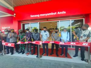 Kapolresta Mataram Hadiri Peresmian Pusat Perbelanjaan Ace Hardware Kekalik