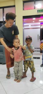 Dua Bocah Akhirnya Kembali Kepangkuan Keluarganya, Setelah Lama Terpisah Dari Orang Tuanya