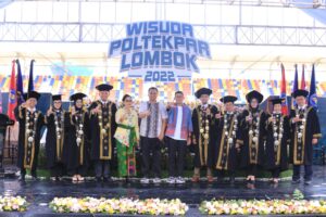 Menparekraf Sandiaga Uno Pompa Semangat 293 Wisudawan dan Wisudawati Poltekpar Lombok