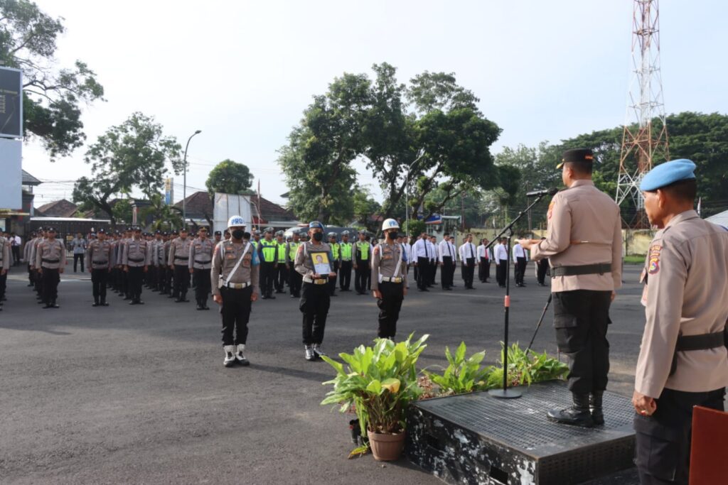 Kapolres Loteng Pimpin Upacara PTDH Lalu Muh Mungkadar