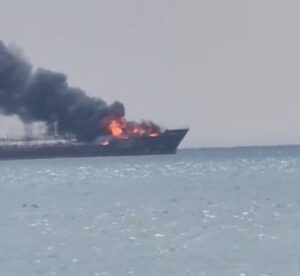 Kapal Tanker Terbakar : 14 ABK Berhasil Dievakuasi, 3 Masih Dalam Pencarian