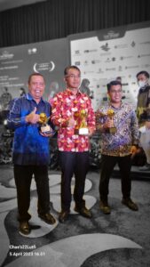 Bambang Supratomo Raih Penghargaan TOP CEO BUMD 2022