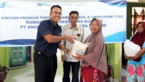 Jelang Idul Fitri, PT Angkasa Pura I Bagikan Sembako Gratis