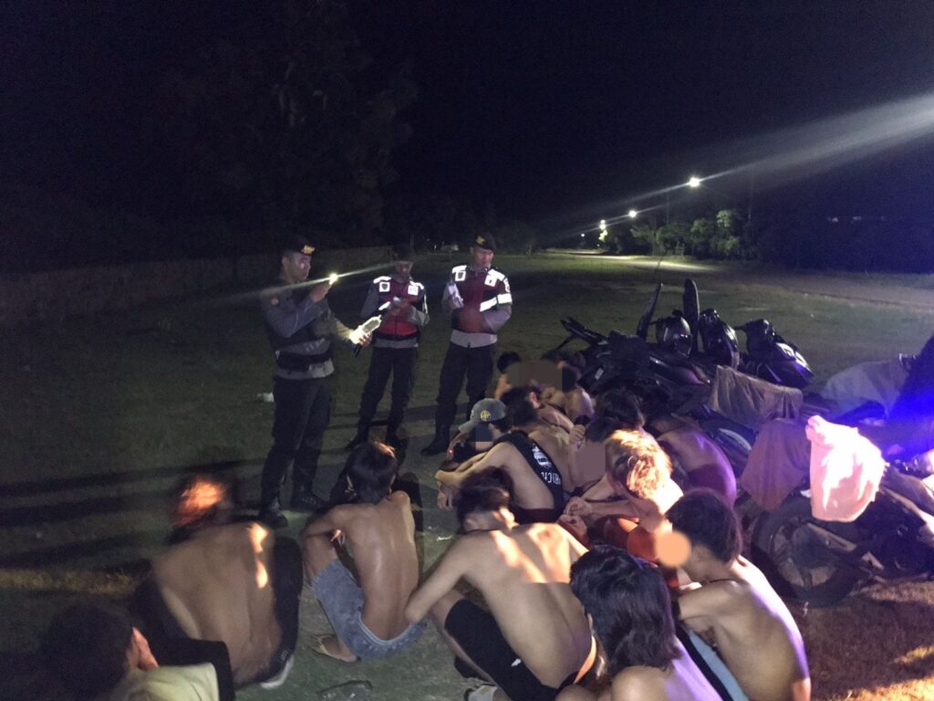 Asik Pesta Miras, Belasan Remaja Diamankan Polisi