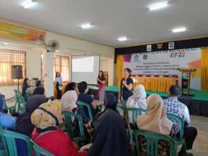 Tingkatkan Kemampuan, EF Kids & Teens Beri Latihan Bahasa Inggris Buat Guru SD di Loteng