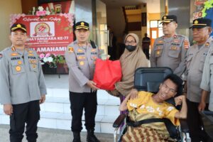 Polres Bima Kota Berbagi Kursi Roda dan Nutrisi pada Warga Disabilitas