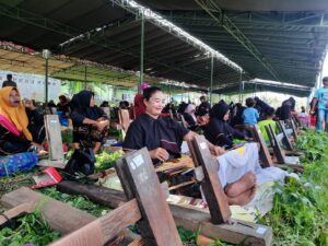 Begawe Nyesek Pecahkan Rekor MURI di Depan Para Fashion Designers Dunia