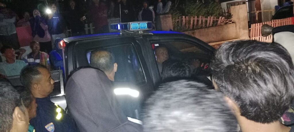 Polisi Berhasil Evakuasi Kawanan Pencuri Dari Kepungan Warga