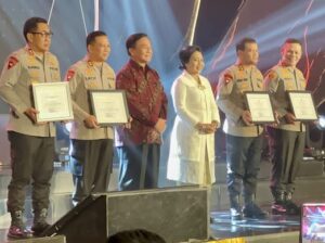 Kapolda NTB Dianugerahi Penghargaan Atas Upaya Perlindungan Anak dan Perempuan