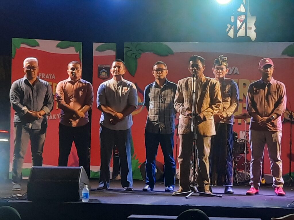 Bupati Lombok Tengah Launching “Praya Car Free Night Pesta Rakyat”