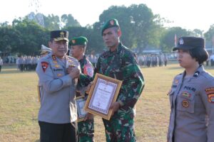 Kapolda NTB Berikan Penghargaan kepada Personel TNI dan Polda NTB Berprestasi