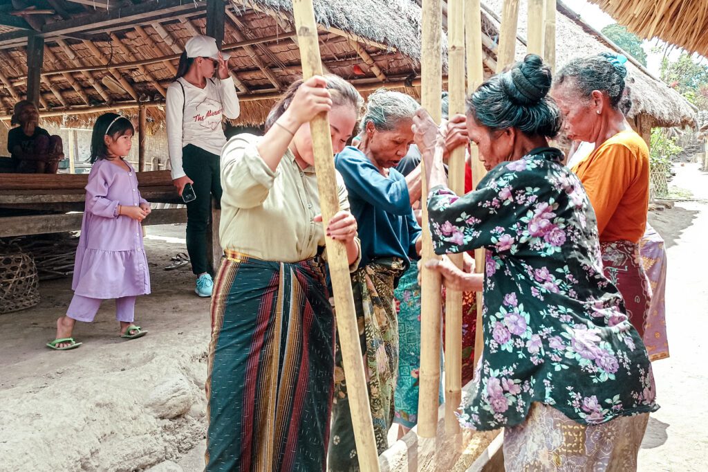 Desa Adat Senaru dan Vihara Jinapanjara Potensi Wisata Budaya Lombok Utara