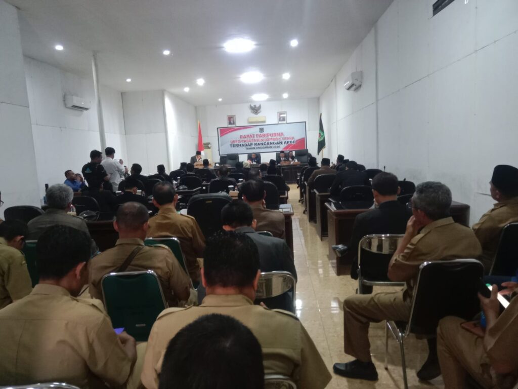 Bupati KLU Djohan Sjamsu Hadiri Rapat Rancangan APBD Tahun Anggaran 2024