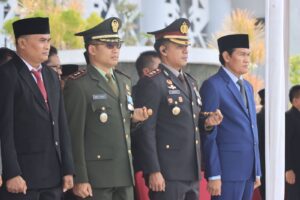 Kapolres Loteng Hadiri Upacara Peringatan Hari Pahlawan Dan Ziarah Makam.