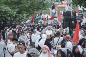Bela Palestina, Ribuan Masyarakat Pemenang KLU Gelar Doa dan Longmarch