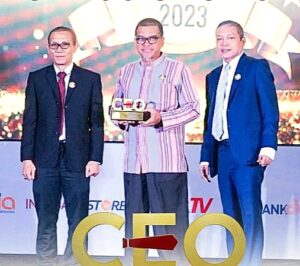 Dirut Bank NTB Syariah, Kukuh Rahardjo Raih Anugerah Top 100 CEO 2023