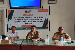 KKN PMD Unram Desa Darmaji Inisiasi Pelatihan Pembuatan Pupuk Organik Cair