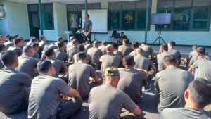 Dandim Loteng Breafing Seluruh Prajurit Secara Terbuka Jelang Pemilu 2024