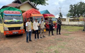 Personel Polres Bima Kawal Ketat Pendistribusian Logistik Pemilu di Wilayah Pelosok