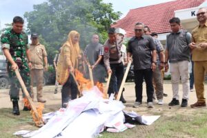 Kapolres Bima Menghadiri Pemusnahan Kertas Suara Pemilu Yang Rusak