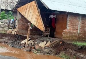 5 Desa di Tambora Diterjang Banjir dan Puting Beliung