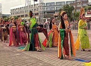 Seribu Putri Mandalika Meriahkan Karnaval Bau Nyale 2024