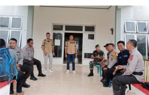 Kapolsek Woha Pantau Rapat Pleno Rekapitulasi Suara Hasil Pemilu Tingkat Kecamatan Woha