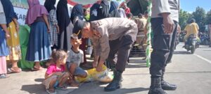 Polsek Soromandi Amankan Pasar Murah di Desa Bajo