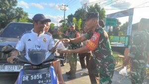 Peduli Dengan Sesama Di Bulan Ramadhan, Koramil Prabar Berbagi Takjil