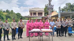 Ramadhan Berkah, Gabungan Satker Polres Bima Berbagai Takjil Menjelang Berbuka Puasa