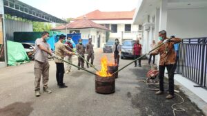 Wakili Kapolres Eko Sutomo, Kasat Reskrim Hadiri Pemusnahan Barbuk di Kejari Bima
