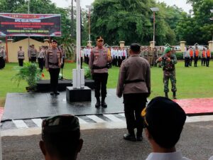 Kapolres Bima Eko Sutomo Pimpin Upacara Gelar Pasukan Operasi Ketupat Rinjani 2024