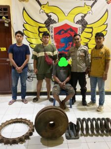 Nekat Curi Besi Proyek, Pria Ini Nyaris Jadi Bulan-bulanan Warga