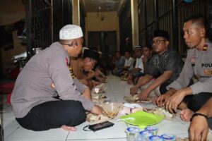 Kapolres Bima Eko Sutomo Buka Puasa Bersama Tahanan