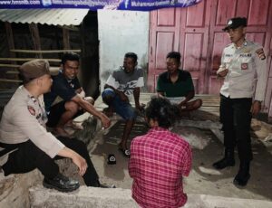Patroli Malam Polsek Sanggar Sambang Warga Imbau Jaga Kamtibmas Jelang Pilkada
