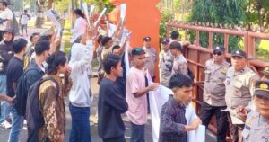 Ada Dugaan Mafia Tambang di Sumbawa Barat, Massa Geruduk Polda NTB