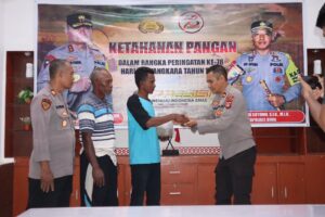 Baksos Ketahanan Pangan ala Polres Bima dengan Salurkan Bantuan Benih Nener ke Petani Tambak