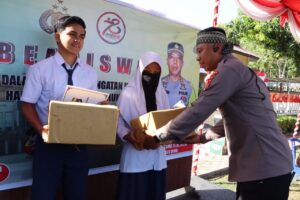 Jelang HUT Bhayangkara, Kapolres Eko Sutomo Serahkan Beasiswa Bagi Siswa Berprestasi