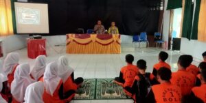 Sambangi SMAN I Bolo, Kapolsek Bolo Sosialisasikan Bahaya Narkoba