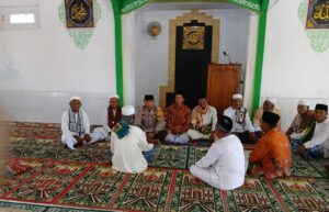 Jum’at Curhat, Bhabinkamtibmas Polsek Woha Imbau Warga Jaga Sitkamtibmas Jelang Pilkada