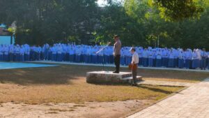 Jadi Irup di SMAN I Bolo, Kapolsek Bolo Ingatkan Pelajar Jauhi Narkoba