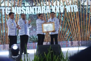 Kemendes PDTT Anugerahi Kabupaten Lombok Tengah Menjadi Daerah Maju Mandiri dan Berkembang