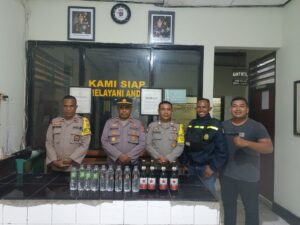 Patroli KRYD Jelang Pilkada, Polsek Bolo Amankan Puluhan Botol Miras Berbagai Jenis