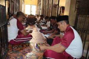 Kapolres Bima Eko Sutomo Gelar Jumat Curhat dan Do’a Bersama Tahanan