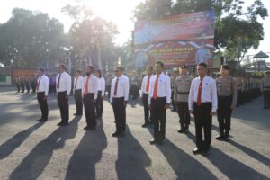 Berprestasi, 12 Personel Polres Loteng di Ganjar Penghargaan