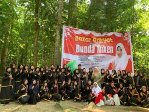 Ribuan Kartini Zul-Uhel Gelar Bazar di Lombok Timur