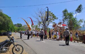 Polsek Tambora Amankan Ibadah Umat Hindu di Sugara Labuan Kananga